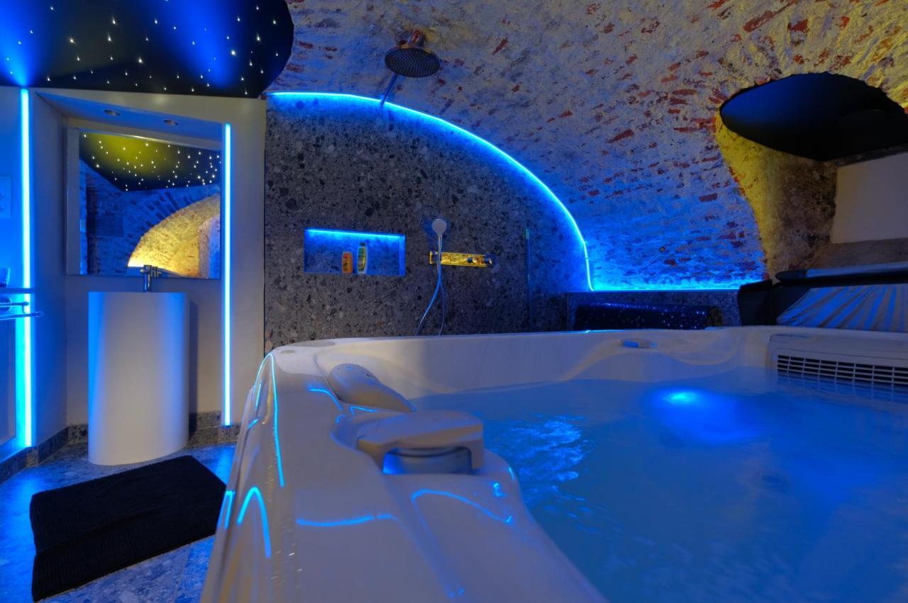Bed and Breakfast Secret Jacuzzi Mons - Parking Prive Gratuit Exterior foto